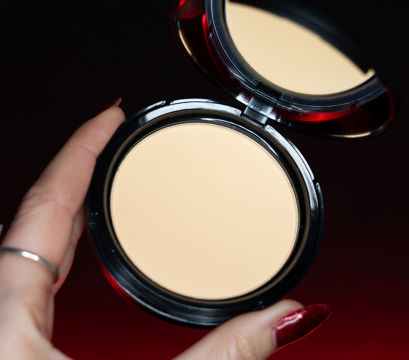 Smooth & Set Brightening Powder - Banana